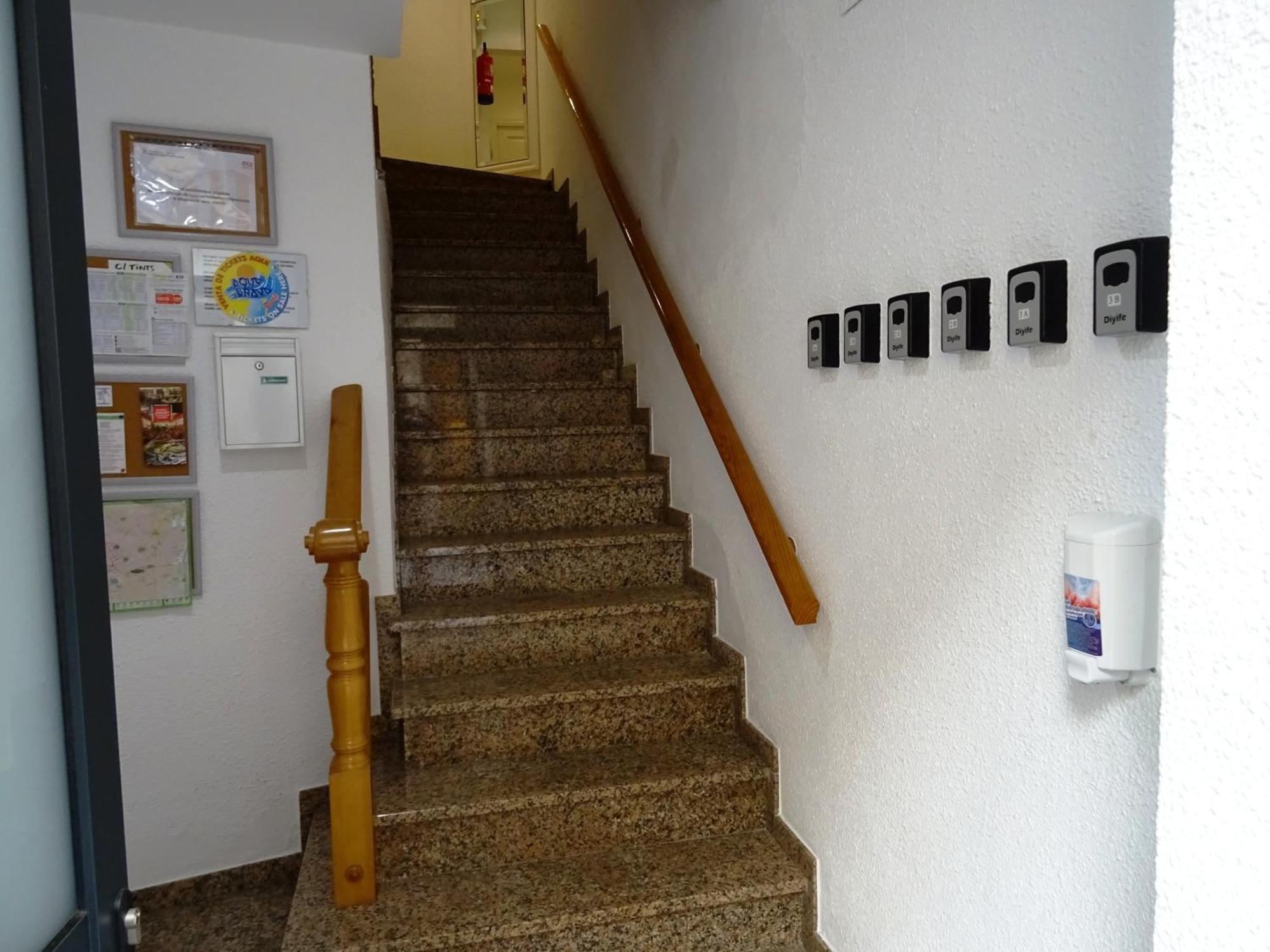 Center Plaza Figueres Apartment Ngoại thất bức ảnh