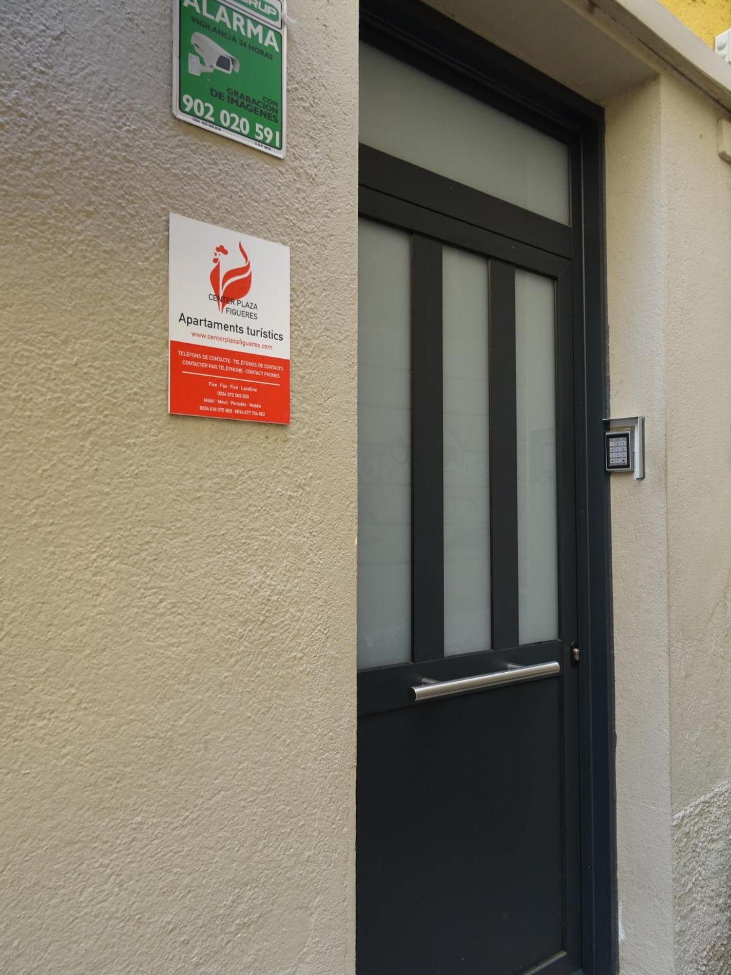 Center Plaza Figueres Apartment Ngoại thất bức ảnh