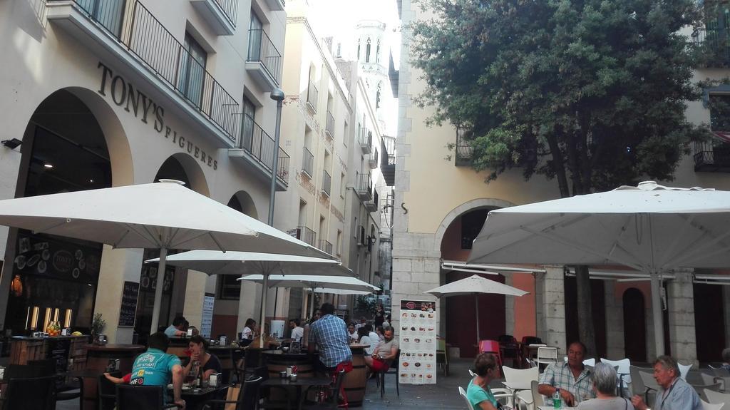 Center Plaza Figueres Apartment Ngoại thất bức ảnh