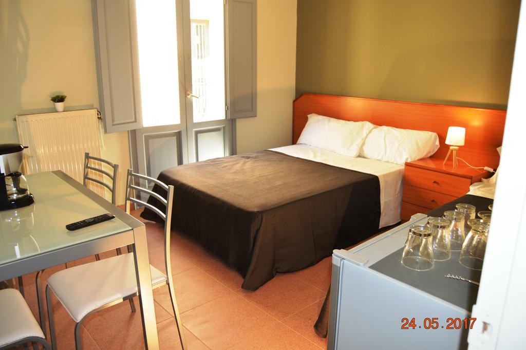 Center Plaza Figueres Apartment Ngoại thất bức ảnh