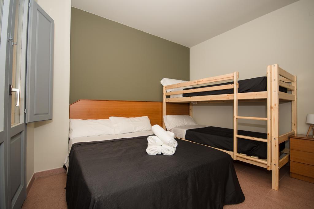 Center Plaza Figueres Apartment Ngoại thất bức ảnh